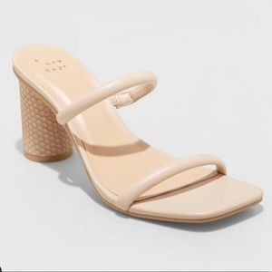 NWT Nude heeled sandals